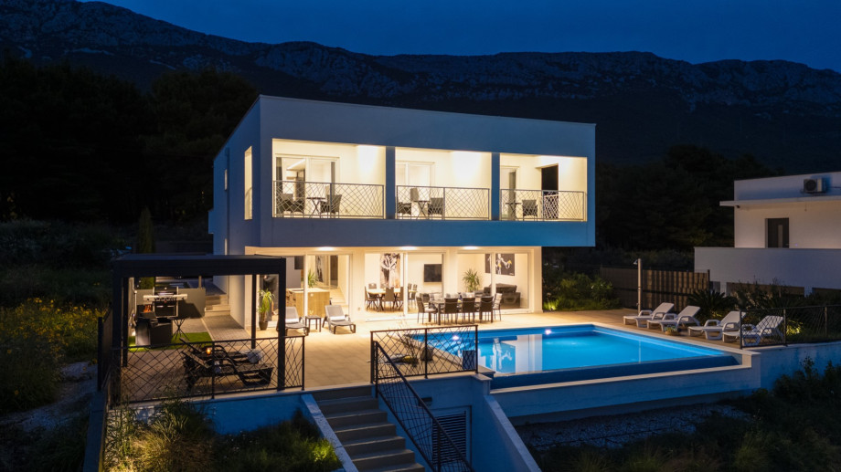 The evenings here are spectacular, enjoying a glass of cold beverage overviewing the sunset