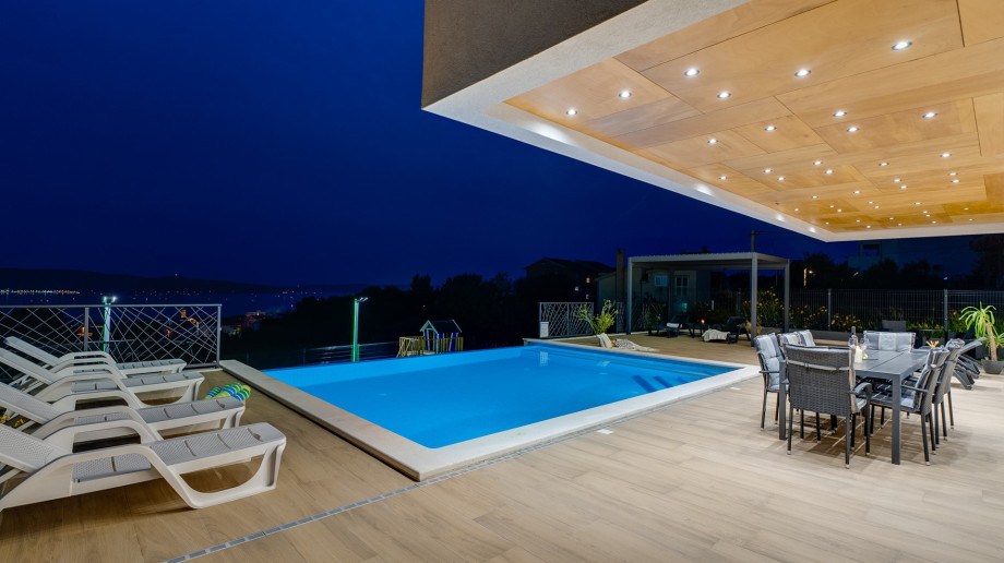 Sun deck area with deck chairs where you can relax