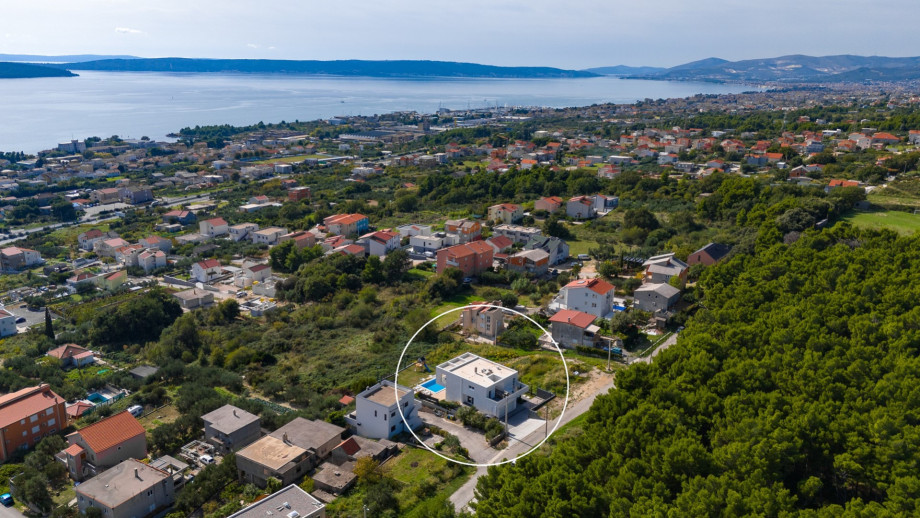 Very quiet environment with a beautiful and unspoiled area of Kaštel Sućurac