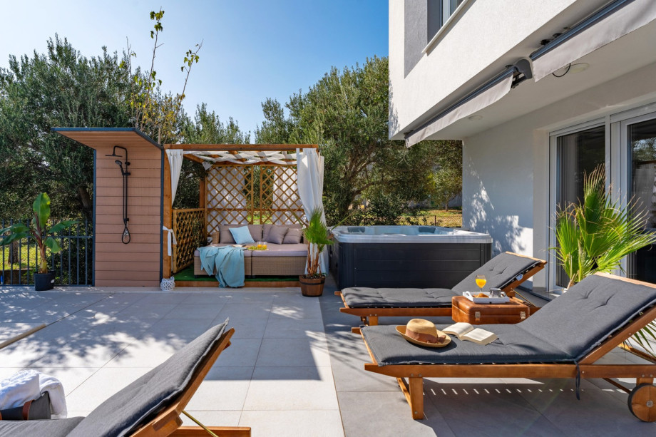 Villa Lea with 4 bedrooms, 40sqm pool, Hot-Tub