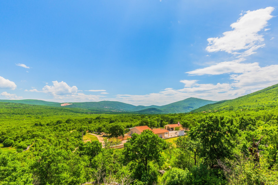 2.000sqm of well organized private plot with many relaxing corners