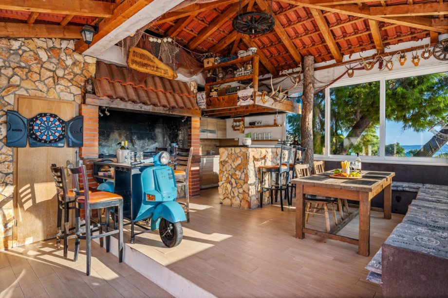 Summer kitchen with a barbecue (woods/charcoal)