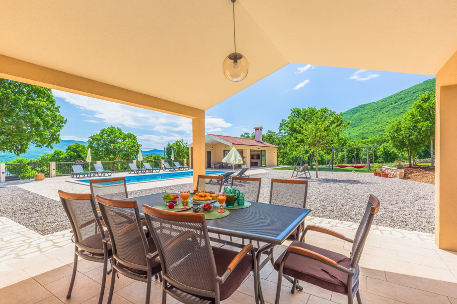 Outdoor dining area for 8 people