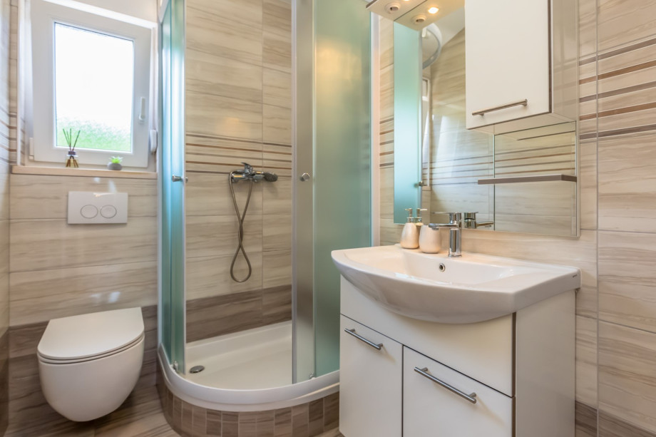 Family bathroom with a shower (4,5sqm), towels are provided