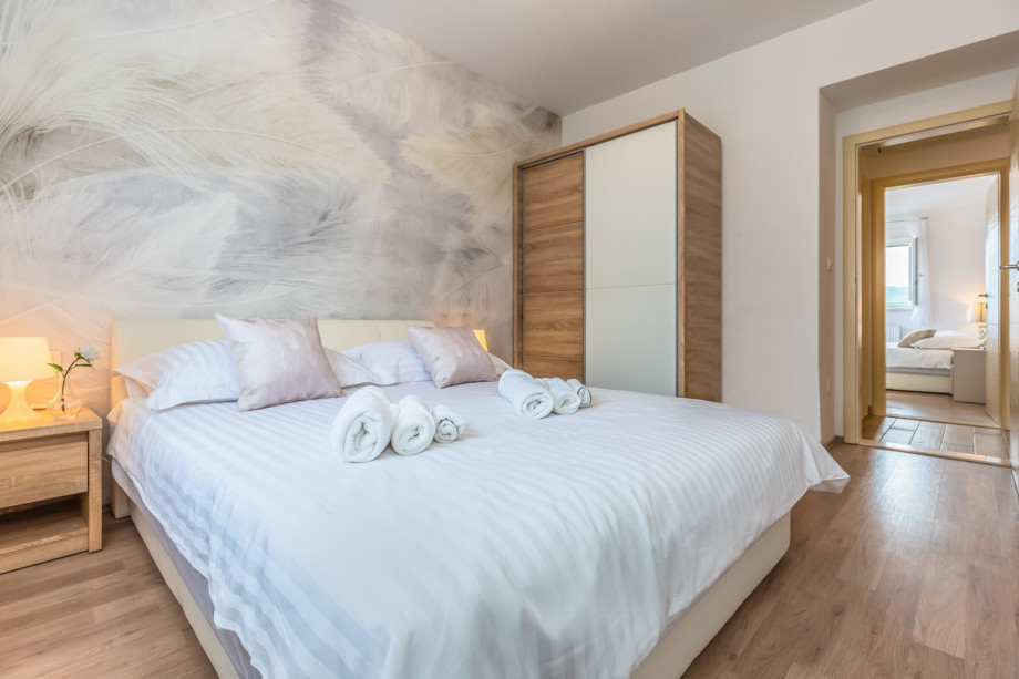 Bedroom NO4 with queen size bed