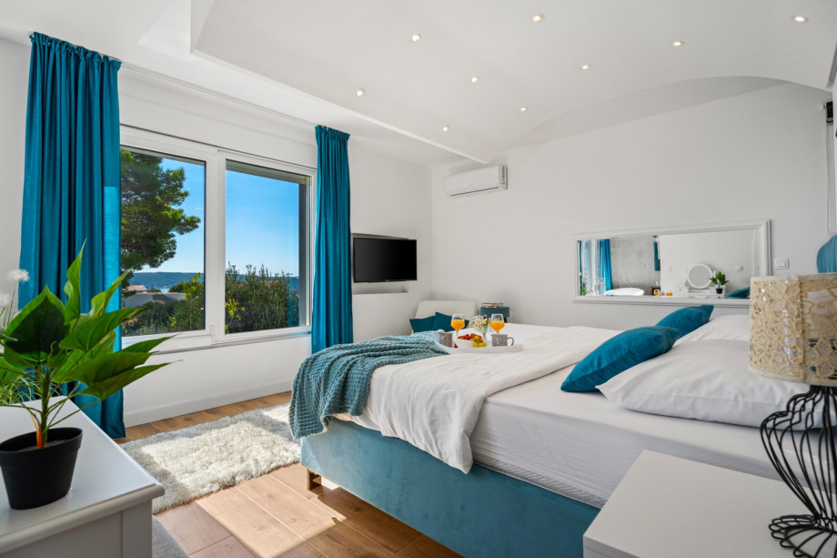 Master Bedroom No2 (26sqm) with super king size bed 200x200cm, TV, A/C