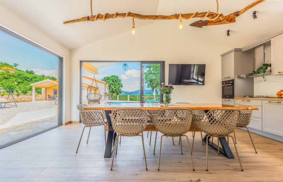 Fully equipped kitchen with a dining table for 8 people