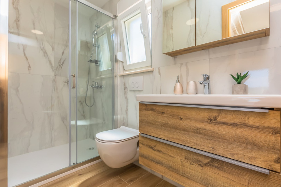 Family Bathroom with a shower (4sqm)