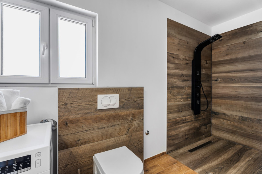 Family bathroom with a shower and a washing machine