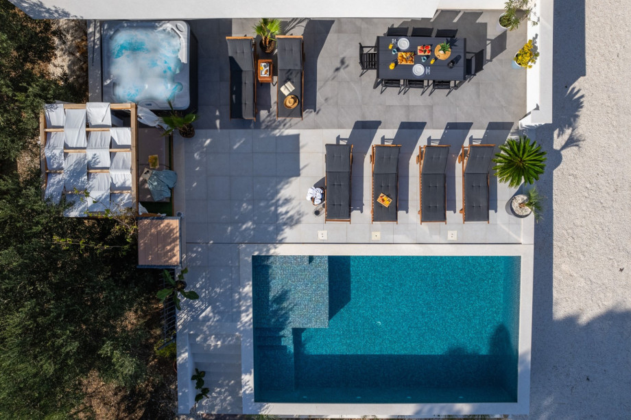 Villa is luxuriously furnished, fully airconditioned, with free WiFi