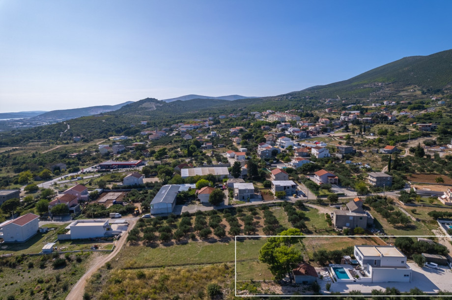 Marked position of the villa, located in Kaštel Novi - Rudine on a 1.500 sqm property