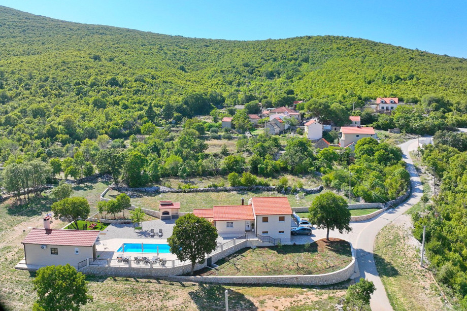 Marked position of the property, located in Lovreć village