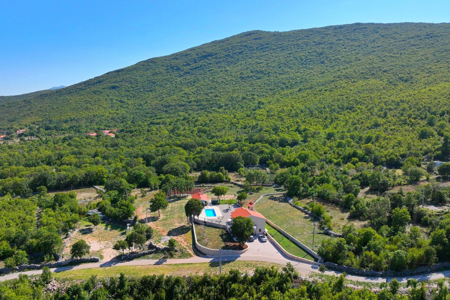 The neighborhood is very friendly and absolutely safe and absolutely quiet