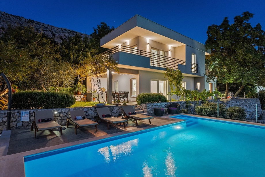 Villa UP with panoramic views of picturesque landscape and sea