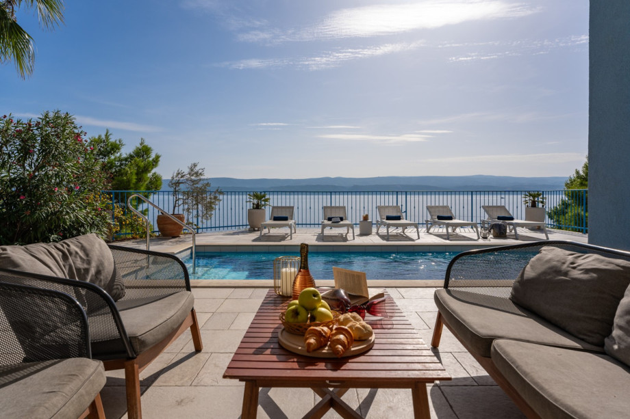 Villa Azzurro is good for couples, solo adventurers, business travelers, and families