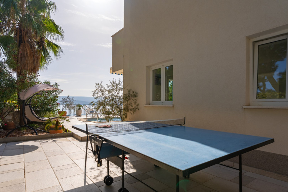 Outdoor with ping pong table