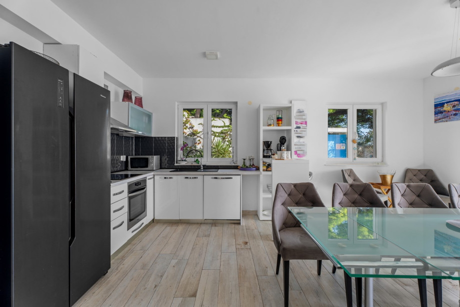 A fully equipped kitchen with all the amenities a modern guest needs