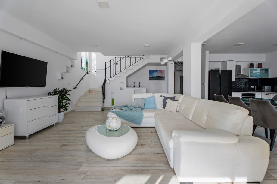 The ground floor (pool level) offers a spacious and fully air-conditioned open-plan living/dining area