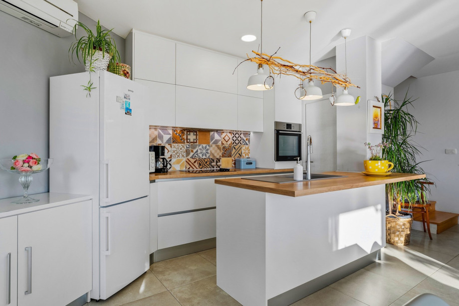 Practical kitchen island, a dining table for 8 people