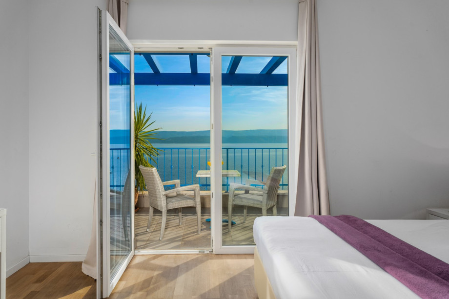 Bedroom NO3 (17sqm) with a king size bed 180cm x 200cm, A/C, a TV