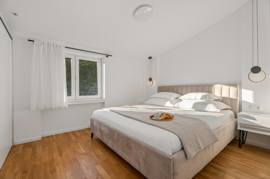 Bedroom No. 5 (11.8 m2) with double bed 180cm x 200cm