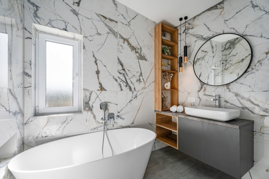Another family bathroom no. 4 with a bathtub