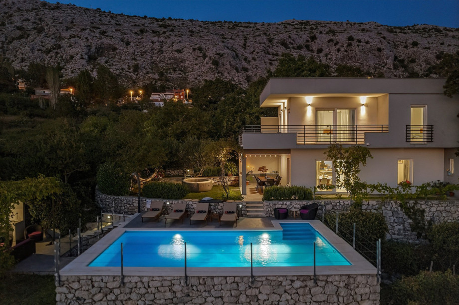 Natural surroundings and sound of bird song for relaxing vacation