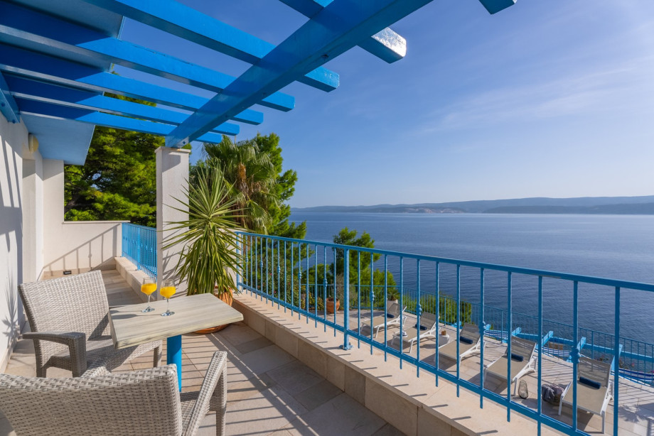 The owner runs the restaurant Borowina that is above villa 80m away