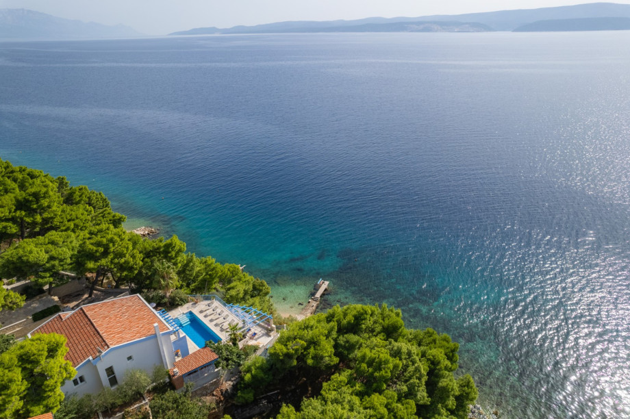 Ideal location of the property, only 30m from the beach, open sea view