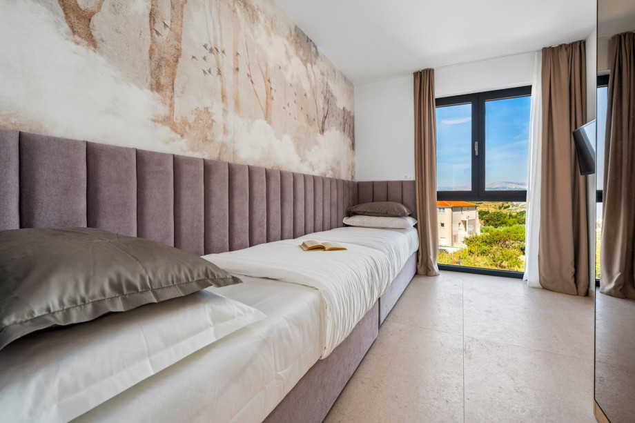 Bedroom NO3  with two single beds 90cm x 200cm, a TV, A/C, en-suite Bathroom with a shower (5sqm), and sea views