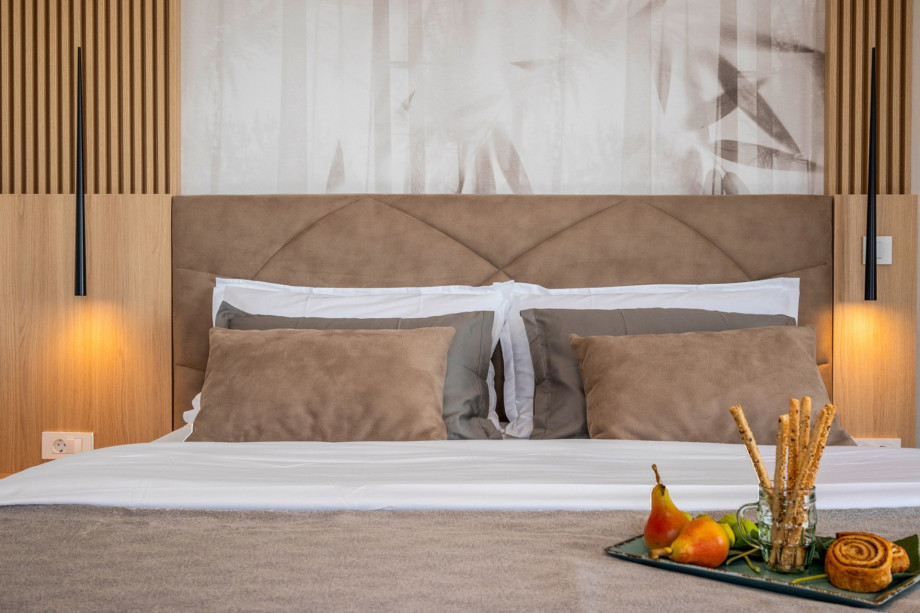 Bedroom NO4  with king size bed 180cm x200cm, a TV, A/C, en-suite Bathroom with a shower (5sqm), and a terrace with sea and pool views