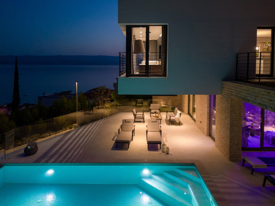 Spectacular and panoramic sea view through specious sun deck area