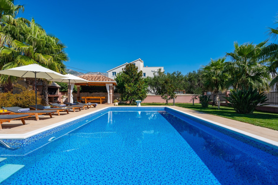 a private, heated 10m x 5m pool with massage system, 6 deck chairs and 2 parasols