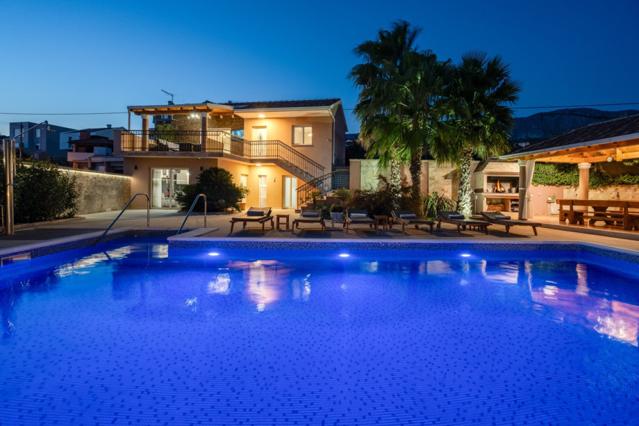 Villa Antura offers comfortable accommodation for 7 people, fully air-conditioned with free WiFi.