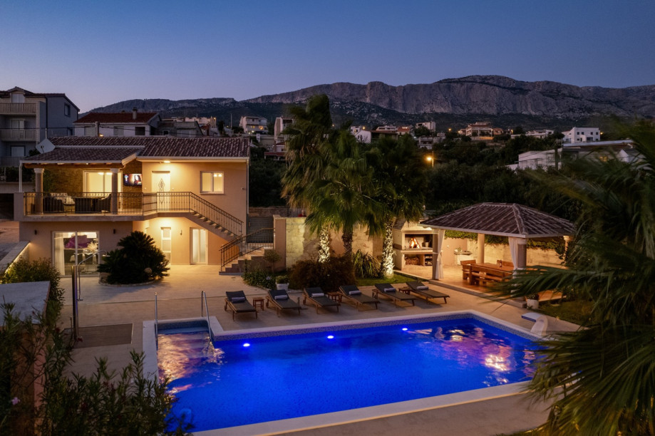 Villa Antura offers comfortable accommodation for 7 people, fully air-conditioned with free WiFi.