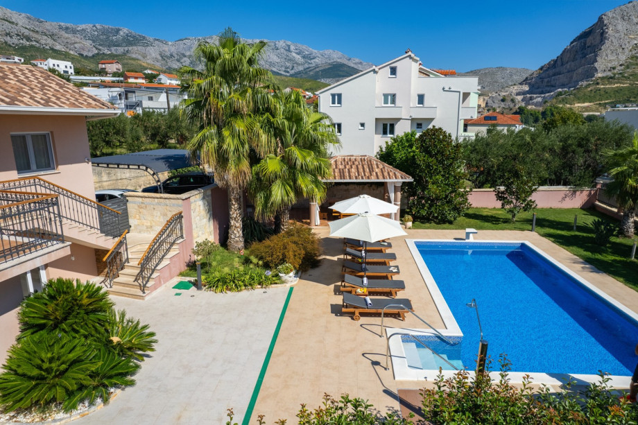 a private, heated 10m x 5m pool with massage system, 6 deck chairs and 2 parasols