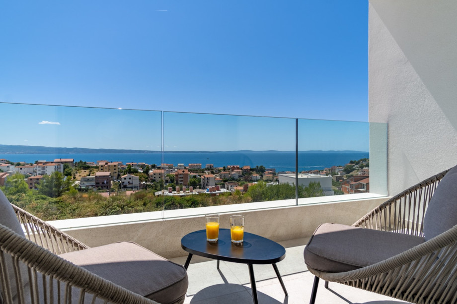 Bedroom No2 offers a terrace with views on the pool and Adriatic coast (terrace shared with Bedroom No1)