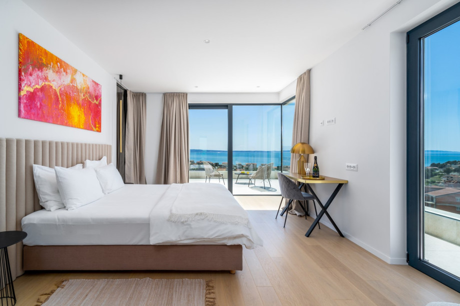 The second floor offers a fully air-conditioned Master Bedroom No4 with king-size bed 180cm x 200cm