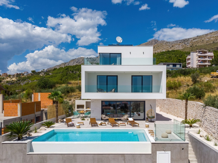 The overall spatial layout of the villa is very well organized and fluid with plenty of seating space and opportunities for relaxation