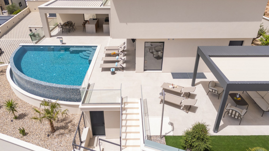 Situated on a 620 square meter private property