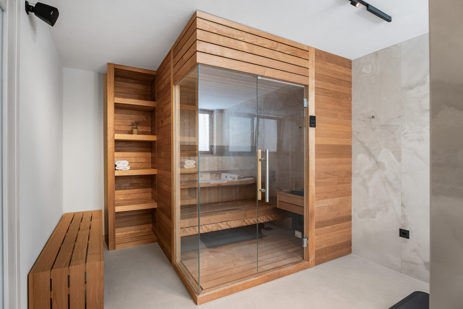 Spa Zone features a Finnish sauna, a hot tub, free WiFi, air conditioning