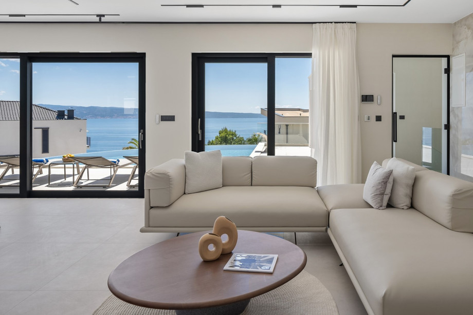 Living area with direct exit to the pool area