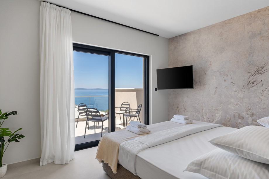 Bedroom No. 2 with balcony with sea views
