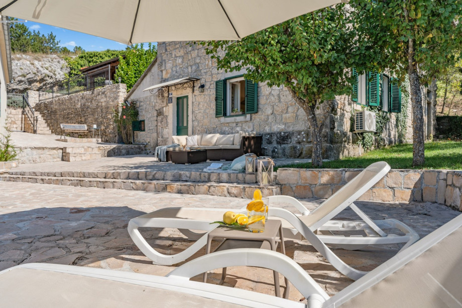 Villa with 236sqm living space situated on a 1.000sqm private plot