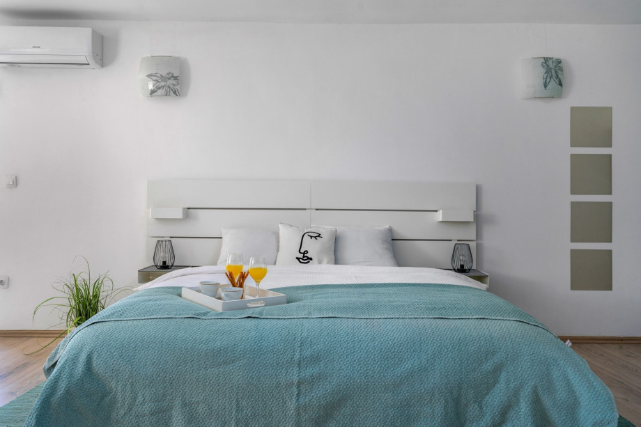 Bedroom NO4 with a king size bed 180cm x 200cm, en-suite Bathroom