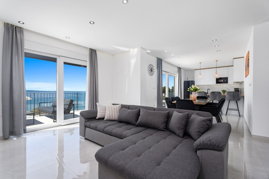 The ground floor offers a spacious living and dining area (44 sqm)