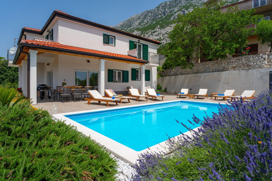 Enjoy the outdoors surrounded by aromatic Mediterranean plants