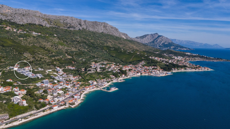 Located in Jesenice only 2 km away from the beach