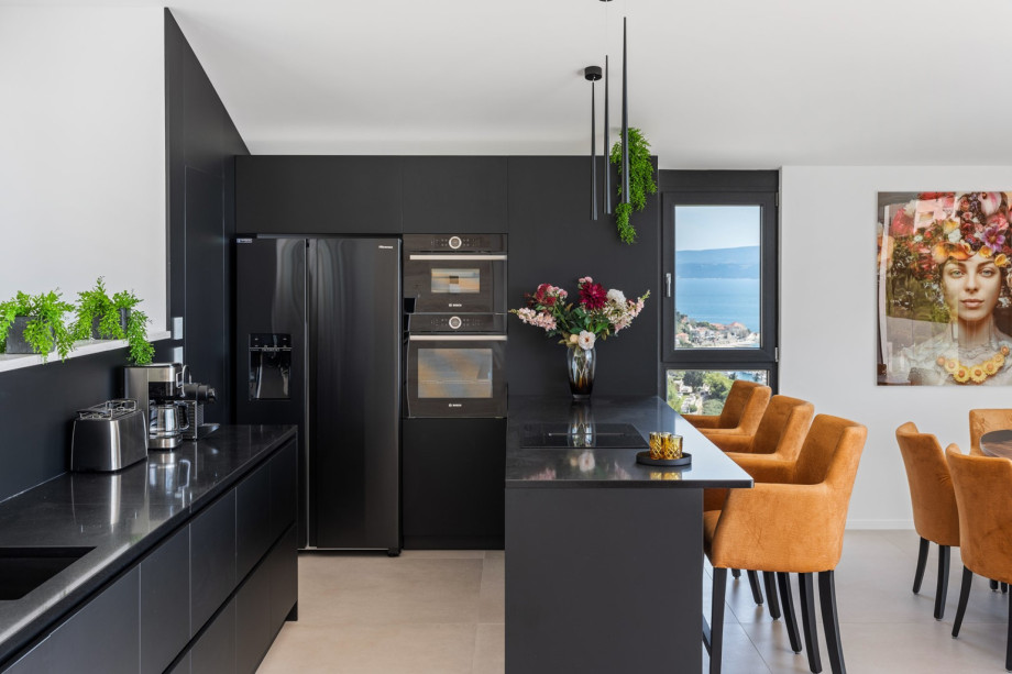 A fully equipped kitchen with all the appliances you need for a comfortable stay