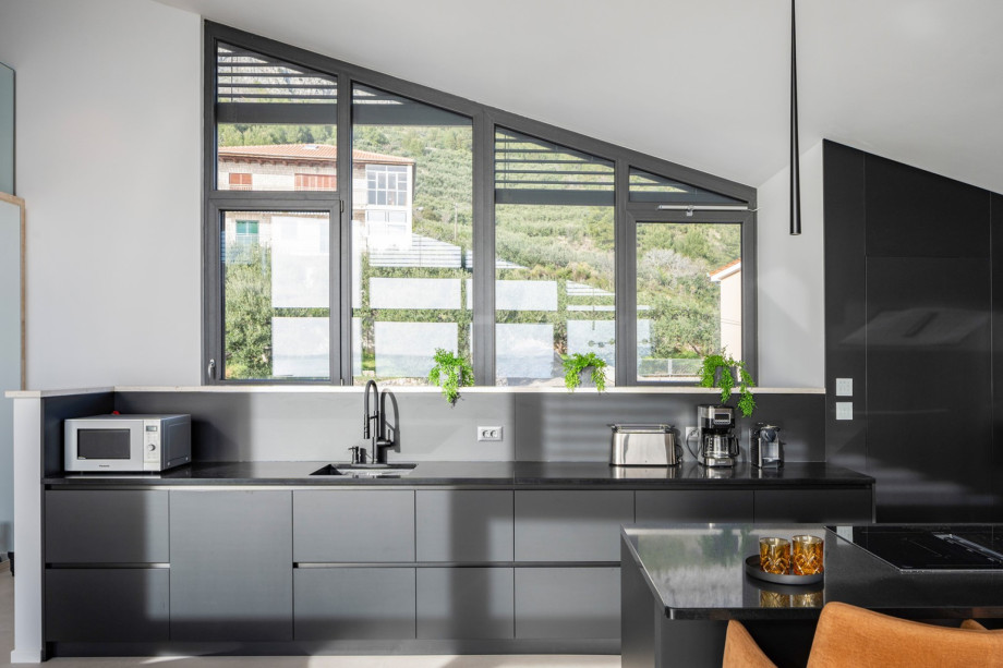 A fully equipped kitchen with all the appliances you need for a comfortable stay